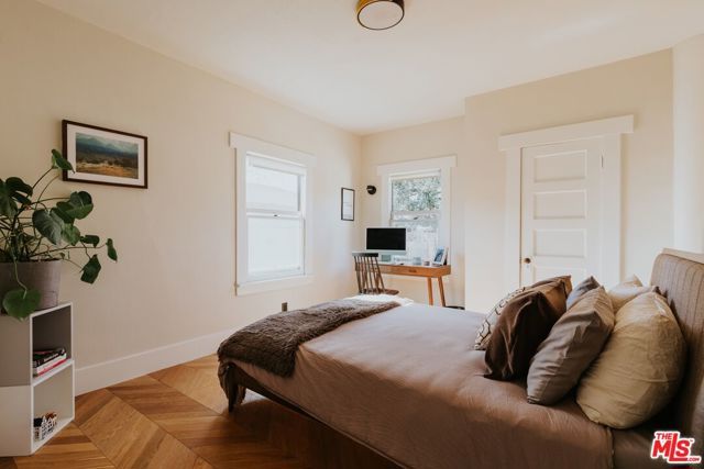 889 N Chester Avenue, Pasadena, CA 91104