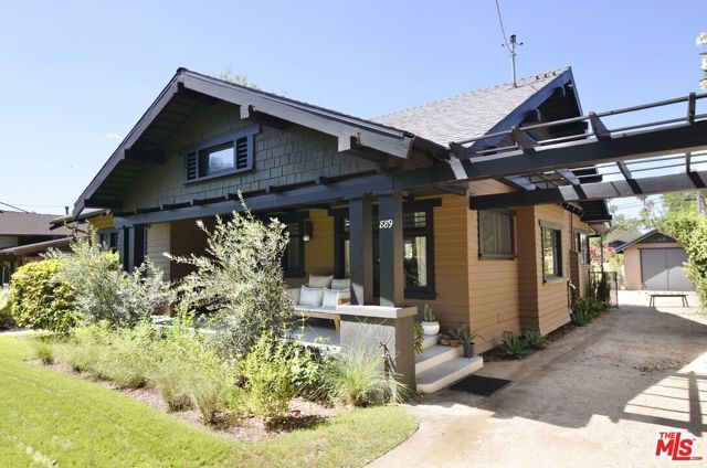 889 N Chester Avenue, Pasadena, CA 91104
