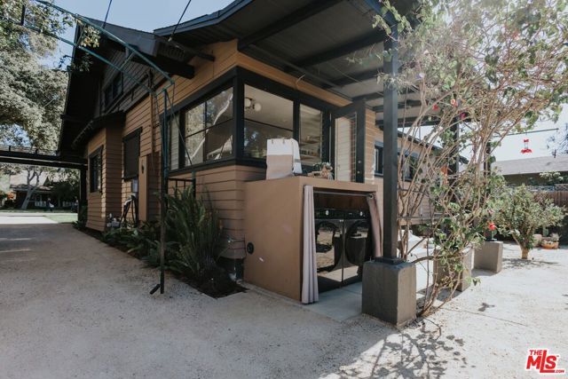 889 N Chester Avenue, Pasadena, CA 91104