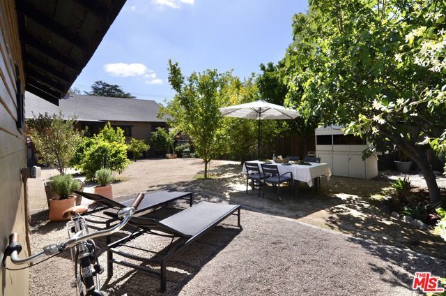 889 N Chester Avenue, Pasadena, CA 91104