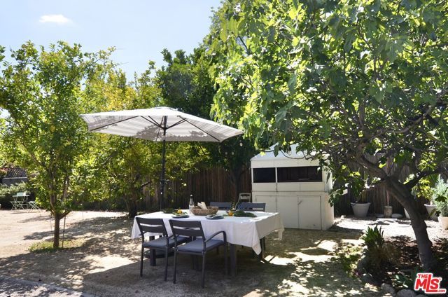 889 N Chester Avenue, Pasadena, CA 91104