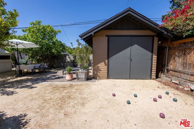 889 N Chester Avenue, Pasadena, CA 91104