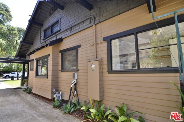 889 N Chester Avenue, Pasadena, CA 91104