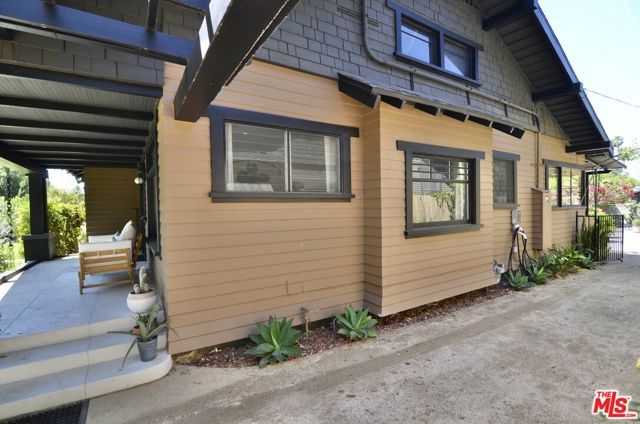 889 N Chester Avenue, Pasadena, CA 91104