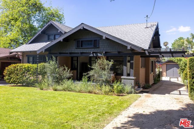 889 N Chester Avenue, Pasadena, CA 91104