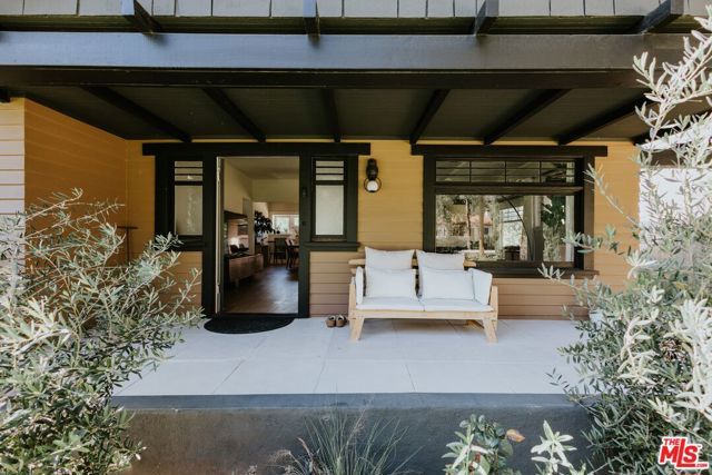 889 N Chester Avenue, Pasadena, CA 91104