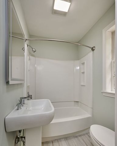 43 Woodlawn Ave, Northampton, MA 01060