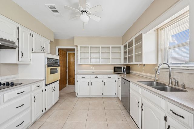 700 Panorama Loop, Waxahachie, TX 75165