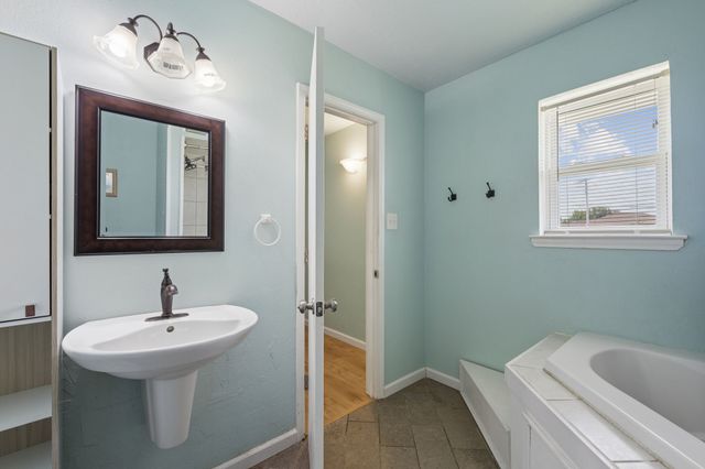 700 Panorama Loop, Waxahachie, TX 75165