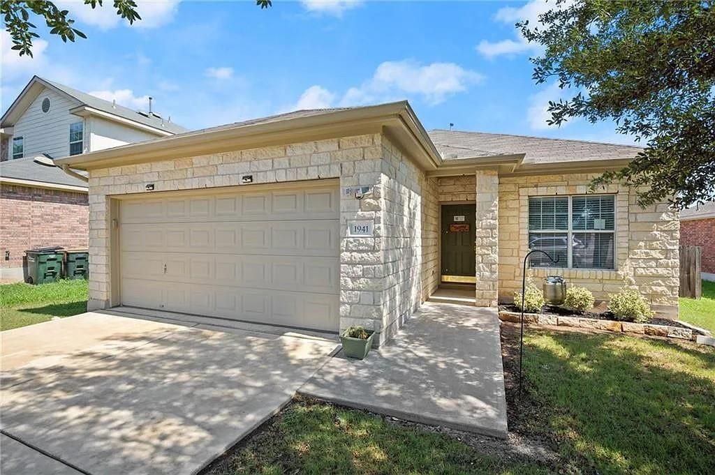 1941 Amberwood LOOP, Kyle, TX 78640