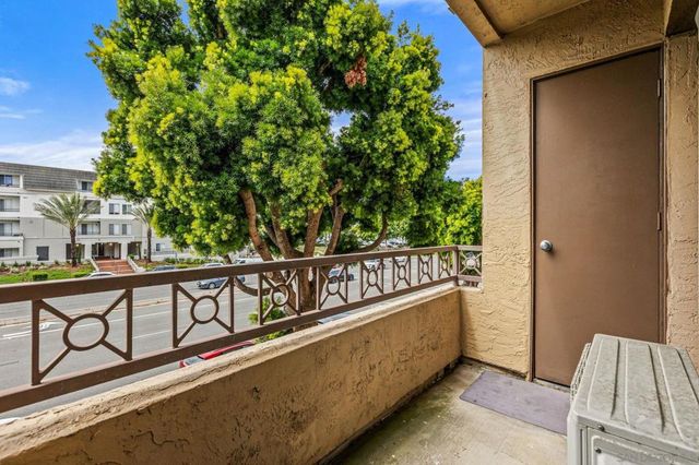 8889 Caminito Plaza Centro 7225, San Diego, CA 92122