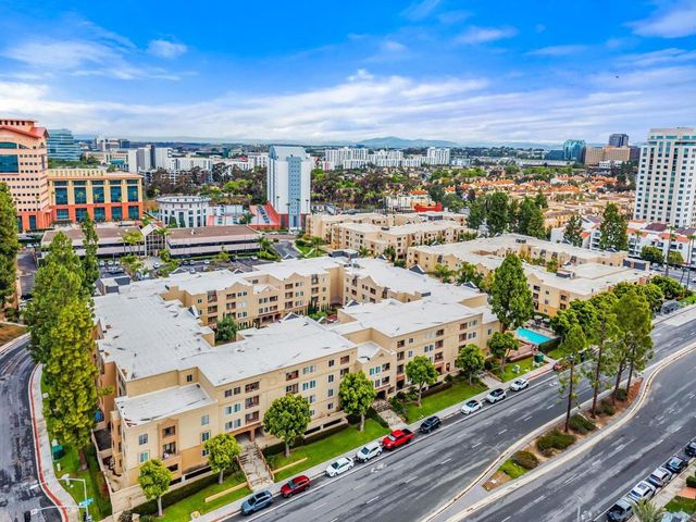 8889 Caminito Plaza Centro 7225, San Diego, CA 92122