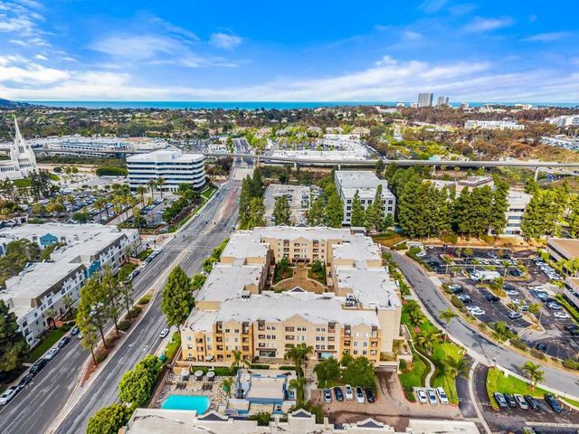 8889 Caminito Plaza Centro 7225, San Diego, CA 92122