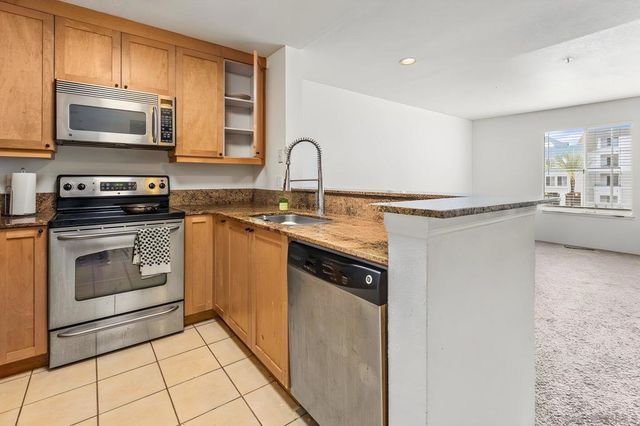 8889 Caminito Plaza Centro 7225, San Diego, CA 92122