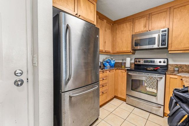 8889 Caminito Plaza Centro 7225, San Diego, CA 92122