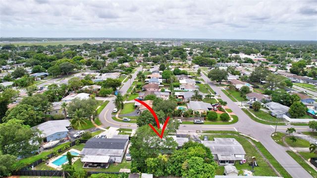 311 SW 68th Terrace, Pembroke Pines, FL 33023