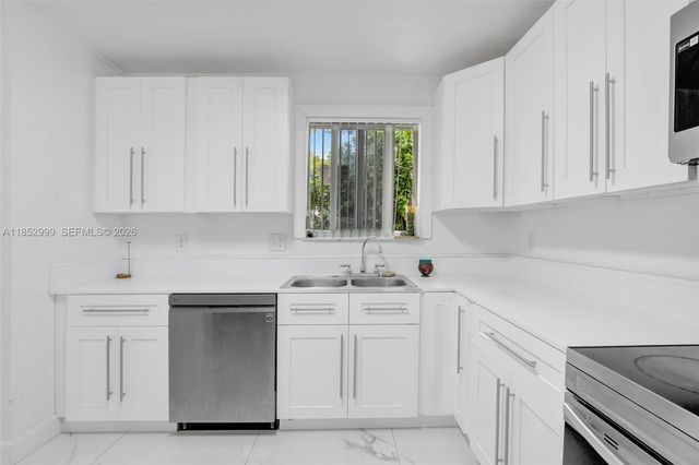 311 SW 68th Terrace, Pembroke Pines, FL 33023