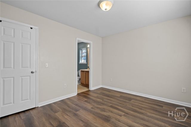 29 Twin Oaks Place, Savannah, GA 31407