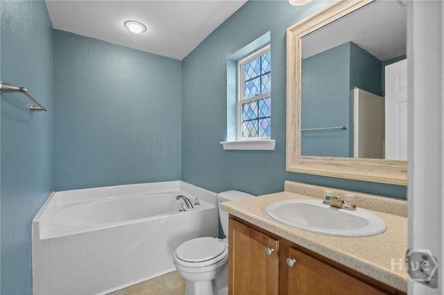 29 Twin Oaks Place, Savannah, GA 31407