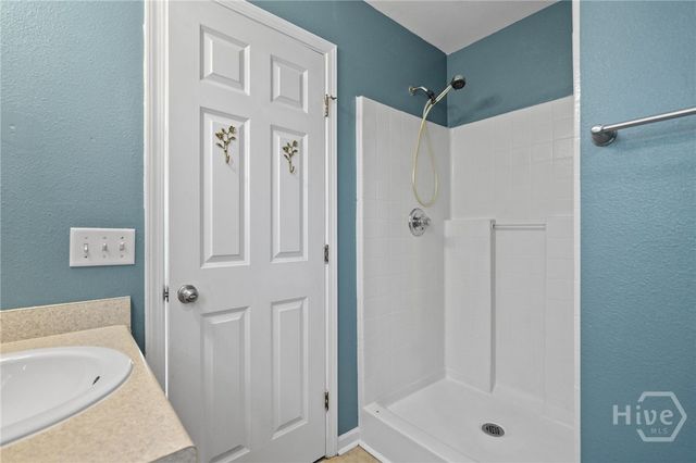 29 Twin Oaks Place, Savannah, GA 31407