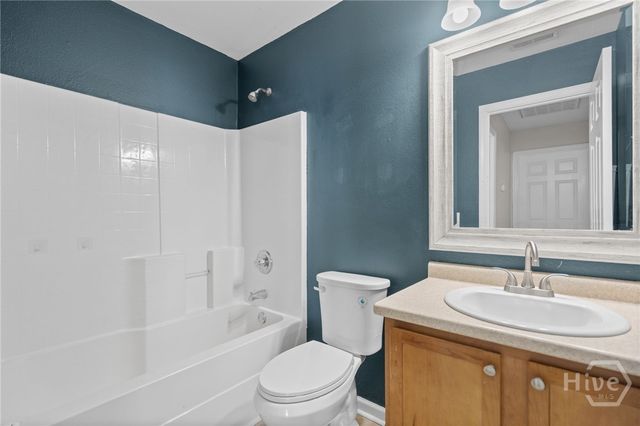 29 Twin Oaks Place, Savannah, GA 31407