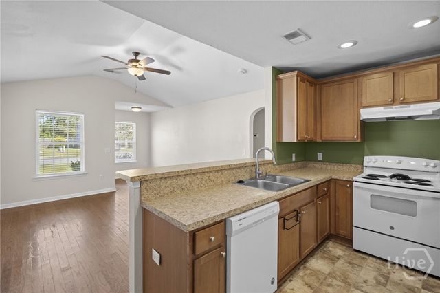 29 Twin Oaks Place, Savannah, GA 31407