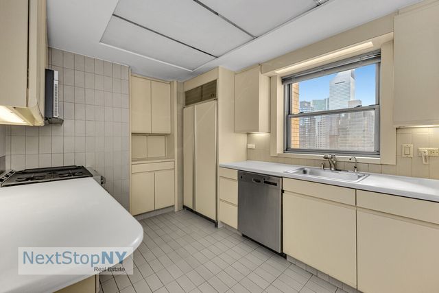 400 E 56th St Apt 9H, New York City, NY 10022