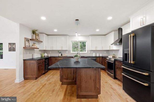78 JOE MILLER RD, Kearneysville, WV 25430