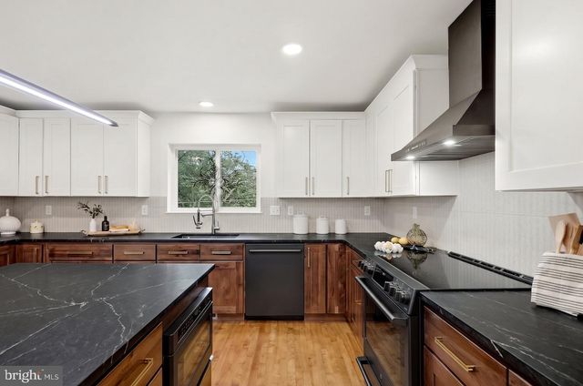 78 JOE MILLER RD, Kearneysville, WV 25430