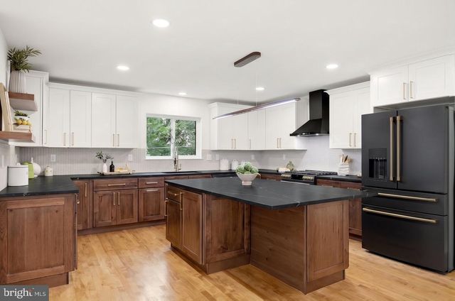 78 JOE MILLER RD, Kearneysville, WV 25430