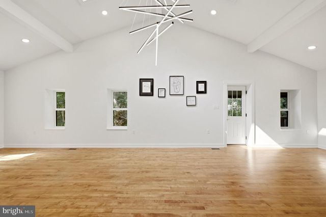 78 JOE MILLER RD, Kearneysville, WV 25430