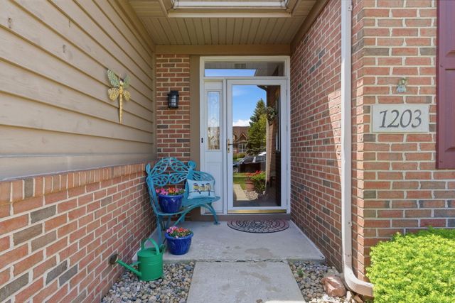 1203 Poppyfield Place, Schererville, IN 46375