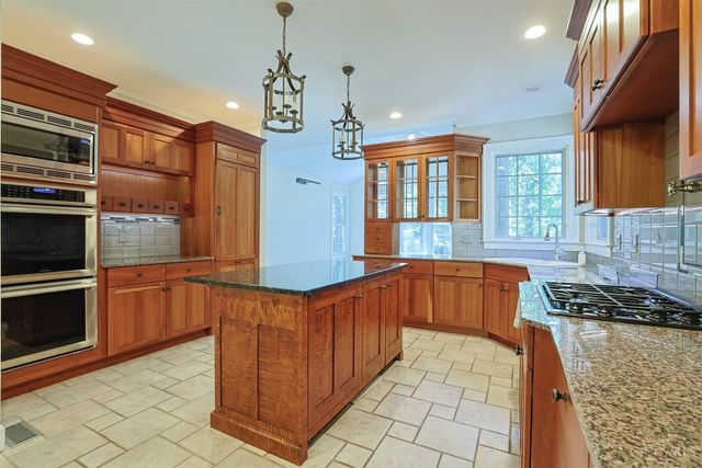 2321 Manistique Lakes Drive, Lebanon, OH 45036