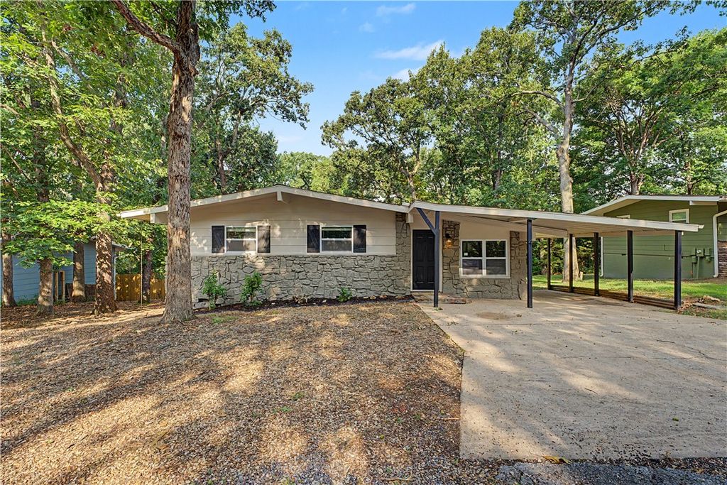 4 Evesham Lane, Bella Vista, AR 72714