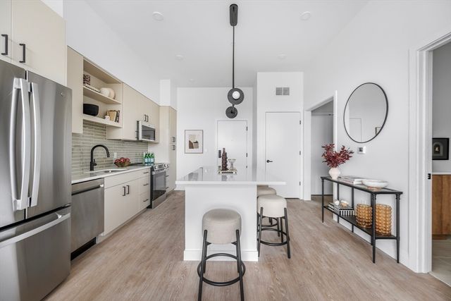 93 Bennington St 406, Revere, MA 02151