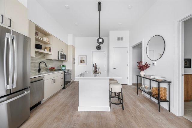 93 Bennington St 406, Revere, MA 02151