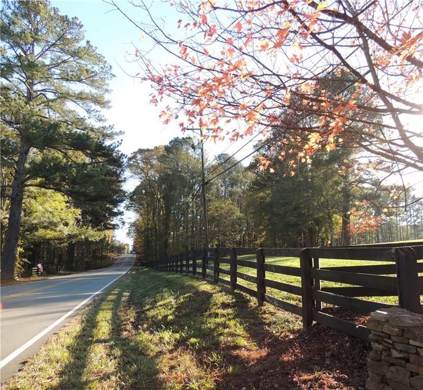 Image 20 of property listing at 12950 New Providence Road, Milton, GA 30004