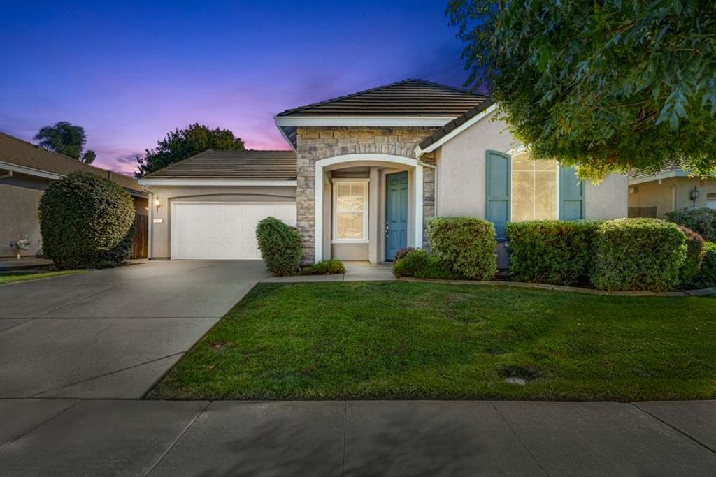 4221 Borderlands Dr, Rancho Cordova, CA 95742