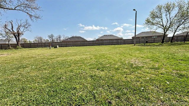 1017 Carla Avenue, Stilwell, OK 74960