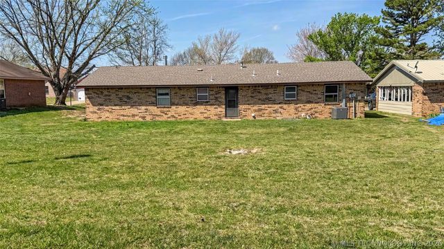 1017 Carla Avenue, Stilwell, OK 74960