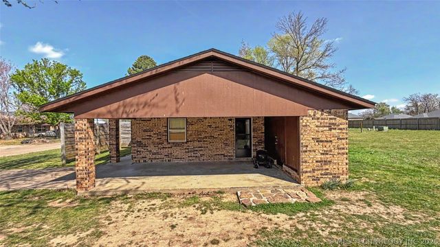 1017 Carla Avenue, Stilwell, OK 74960