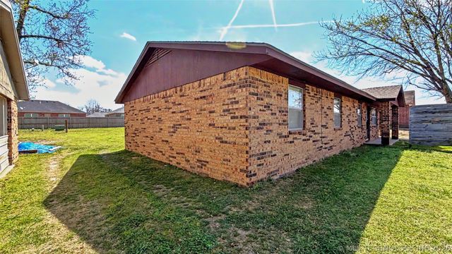 1017 Carla Avenue, Stilwell, OK 74960