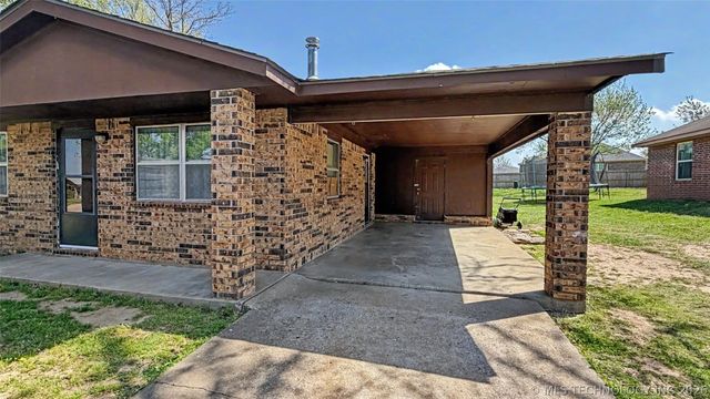 1017 Carla Avenue, Stilwell, OK 74960