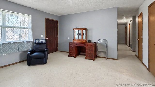 1017 Carla Avenue, Stilwell, OK 74960