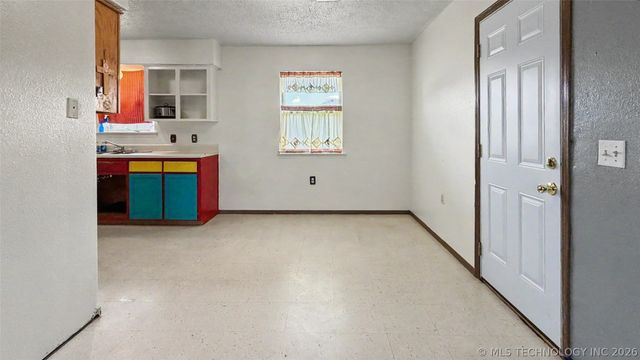 1017 Carla Avenue, Stilwell, OK 74960