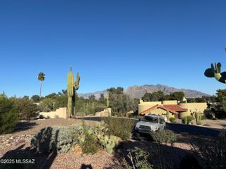 2942 W Fairway View Circle, Tucson, AZ 85742
