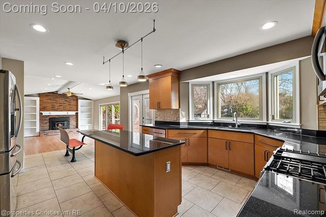 47269 S Chigwidden Drive, Northville, MI 48167