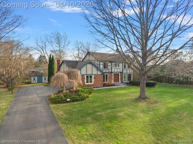 47269 S Chigwidden Drive, Northville, MI 48167