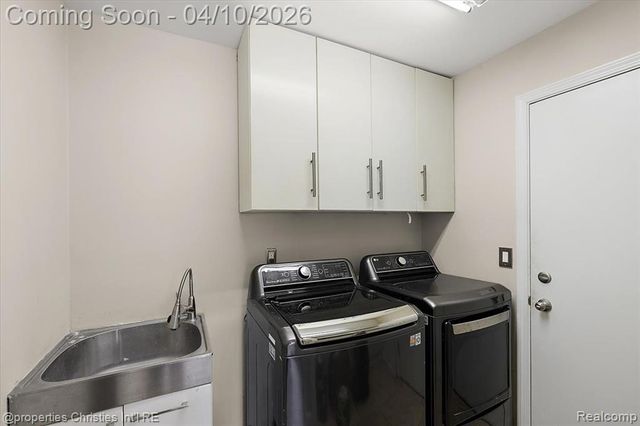 47269 S Chigwidden Drive, Northville, MI 48167