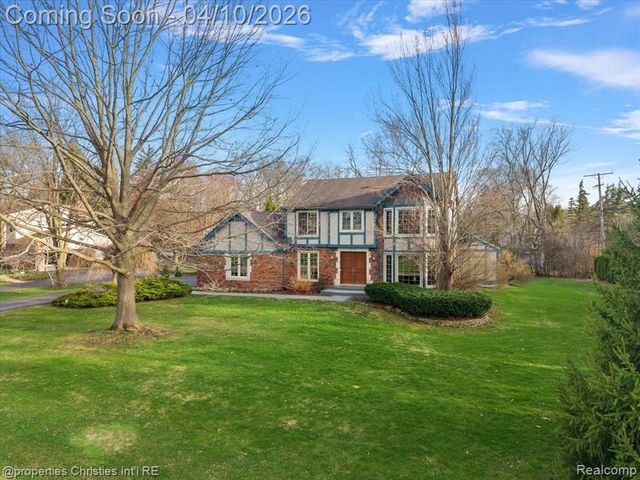 47269 S Chigwidden Drive, Northville, MI 48167